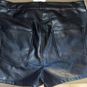 Akira Leather (Shorts) Black Size Large